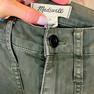 Like new!!! High waisted Madewell chinos